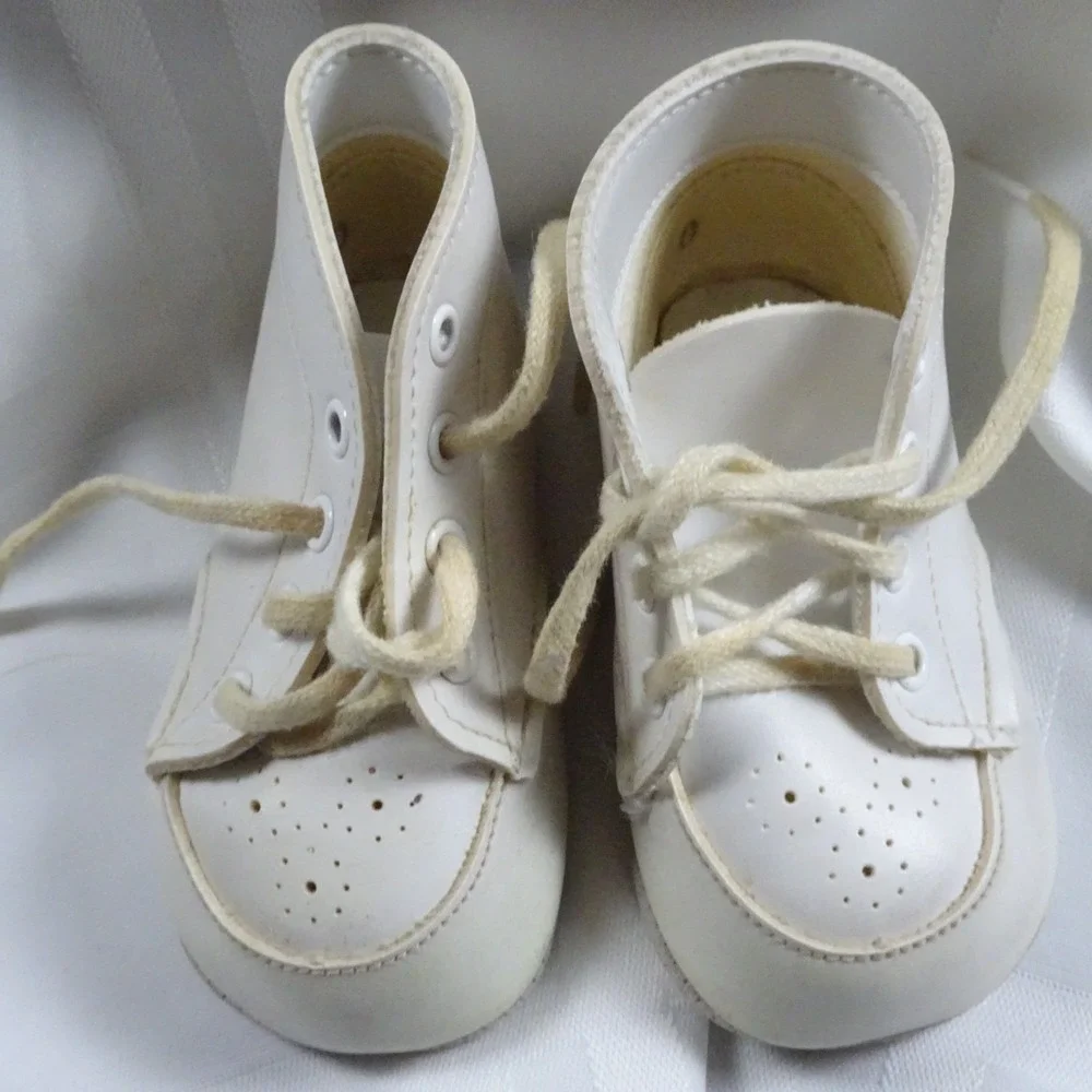 2 Sets Of Vintage Infant shoes. White pair and a Gray/Red pair.